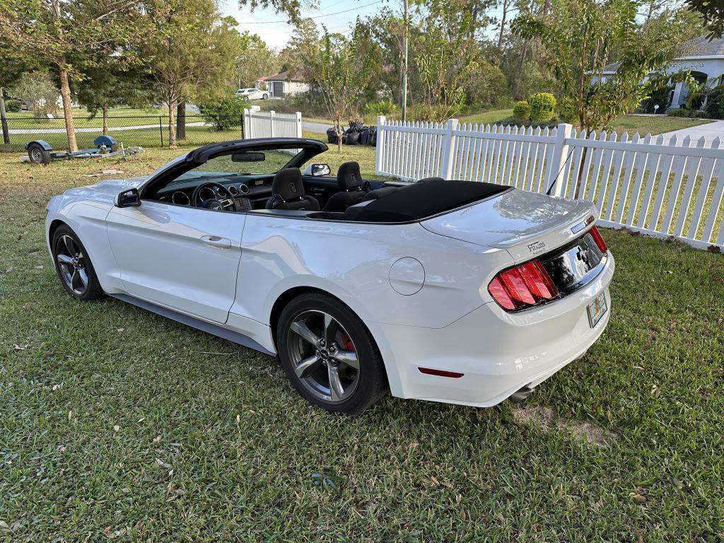 2015 Ford Mustang V6 photo 9