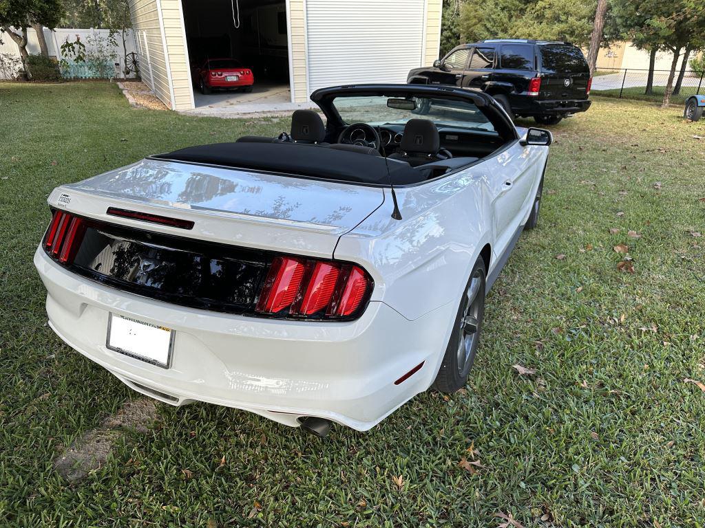 2015 Ford Mustang V6 photo 7